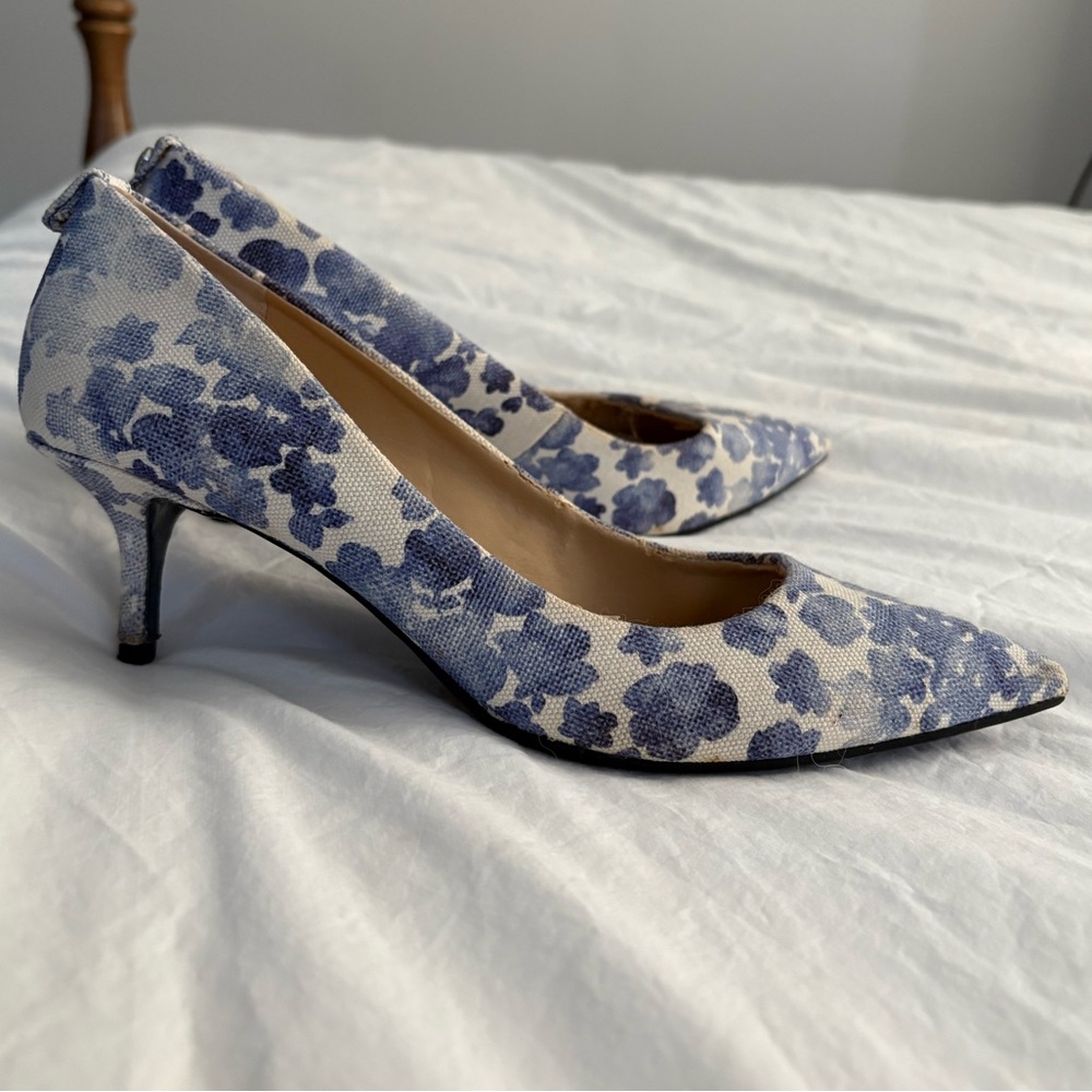 Michael Kors, 9M, Floral Blue and White Heels